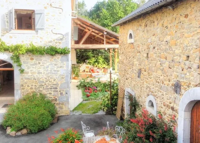 Holiday home Maison D'exception, 14 Personnes, Piscine, Vue Pyrenees *