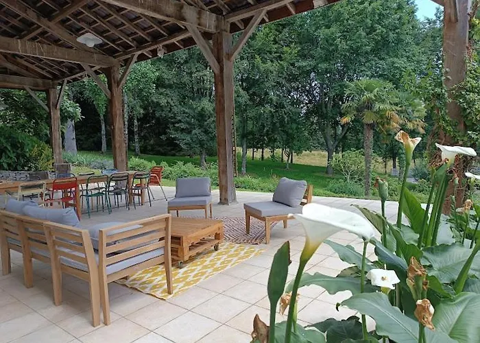 Holiday home Maison D'exception, 14 Personnes, Piscine, Vue Pyrenees Sevignacq-Meyracq