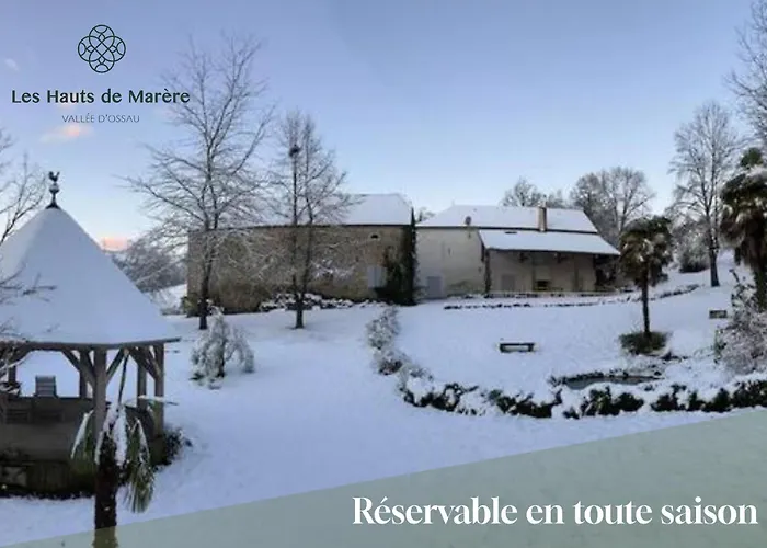 Holiday home Maison D'exception, 14 Personnes, Piscine, Vue Pyrenees Sevignacq-Meyracq