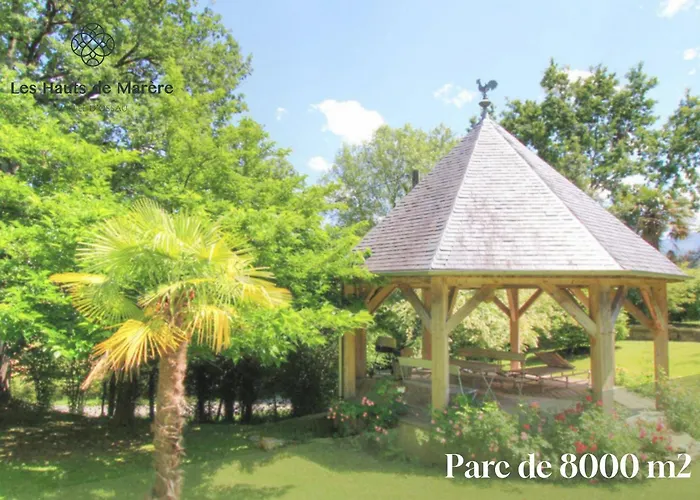 Maison D'exception, 14 Personnes, Piscine, Vue Pyrenees Holiday home Sevignacq-Meyracq