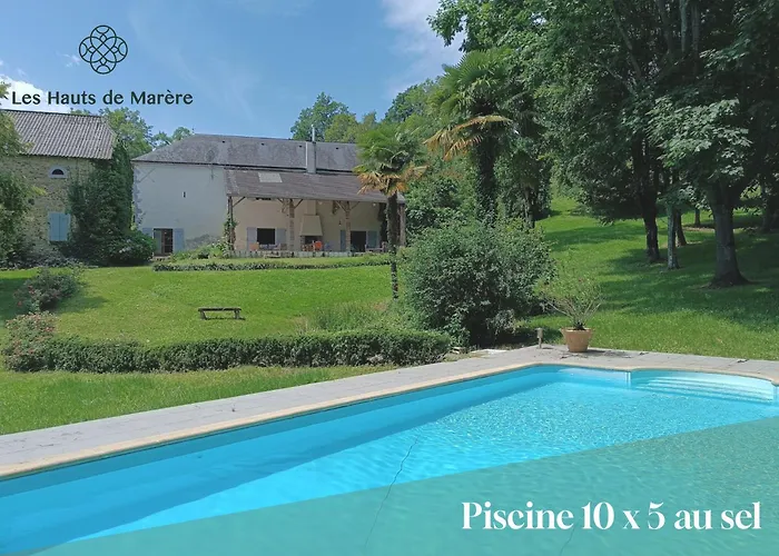 Holiday home Maison D'exception, 14 Personnes, Piscine, Vue Pyrenees Sevignacq-Meyracq